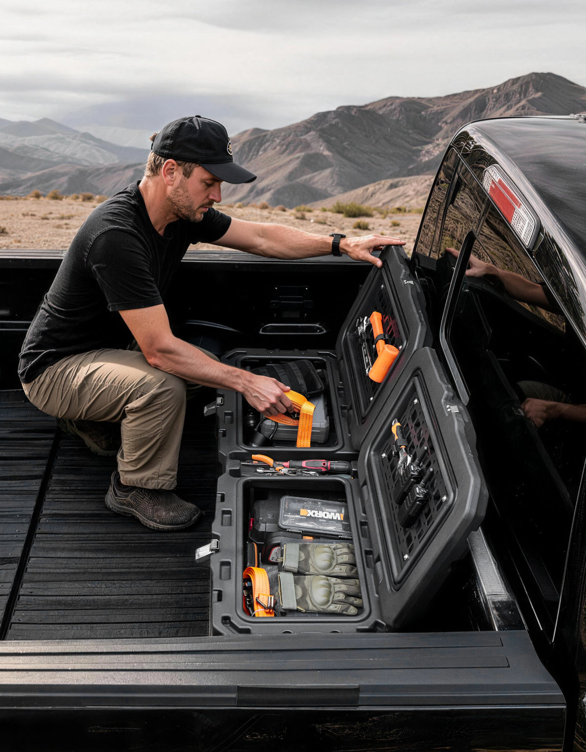 Lockable 160Qt Waterproof Truck Bed Tool Box for Pickup Trucks