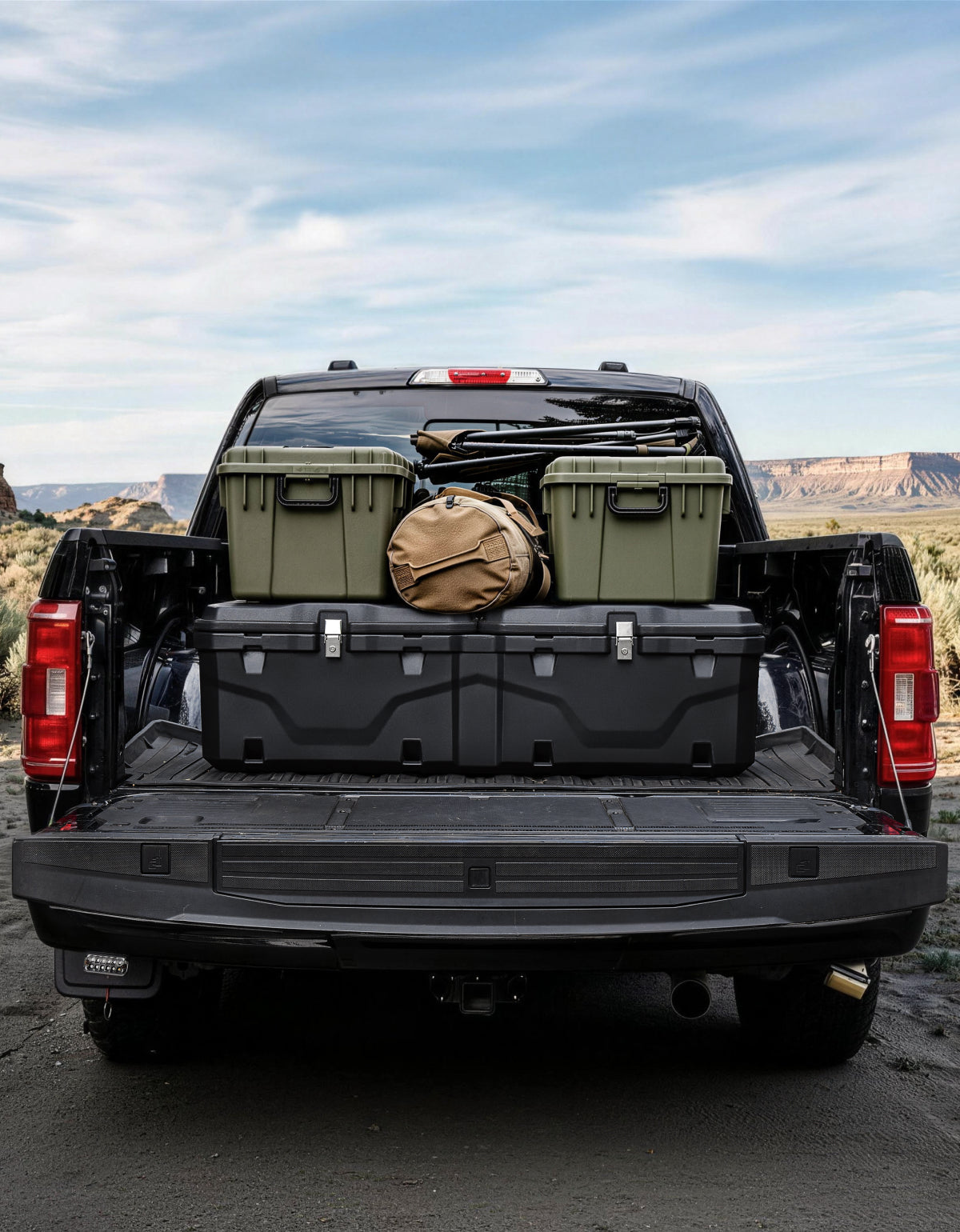 Lockable 160Qt Waterproof Truck Bed Tool Box for Pickup Trucks